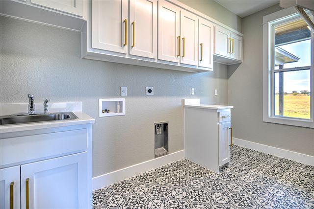 8186 S Lone Star Parkway, Moody, TX 76557