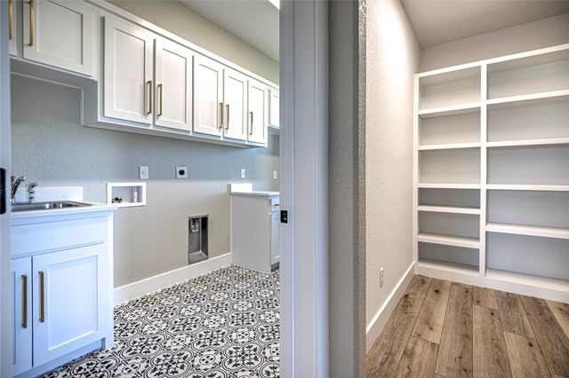 8186 S Lone Star Parkway, Moody, TX 76557