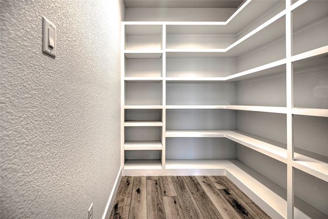 8186 S Lone Star Parkway, Moody, TX 76557