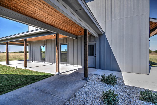 8186 S Lone Star Parkway, Moody, TX 76557