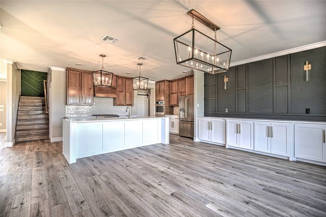 8186 S Lone Star Parkway, Moody, TX 76557