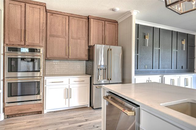 8186 S Lone Star Parkway, Moody, TX 76557