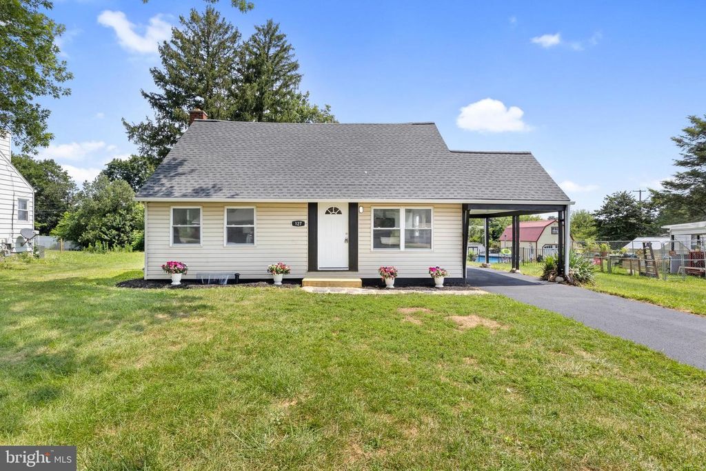 127 SYLVAN DR, York, PA 17402