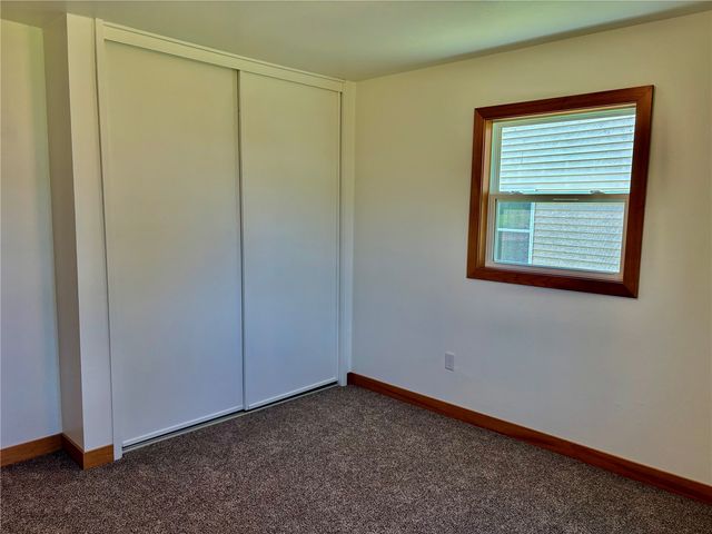 272 Peace Avenue NW, Cedar Rapids, IA 52405