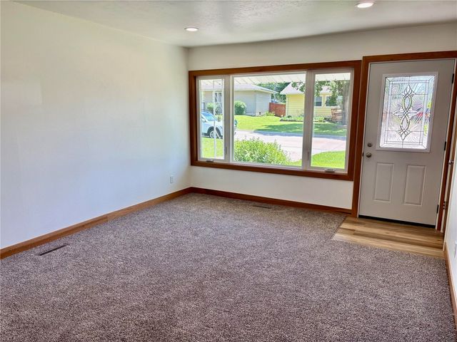 272 Peace Avenue NW, Cedar Rapids, IA 52405