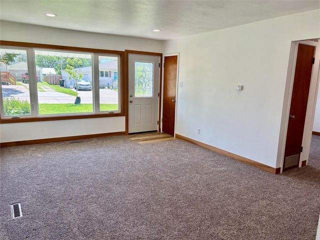 272 Peace Avenue NW, Cedar Rapids, IA 52405