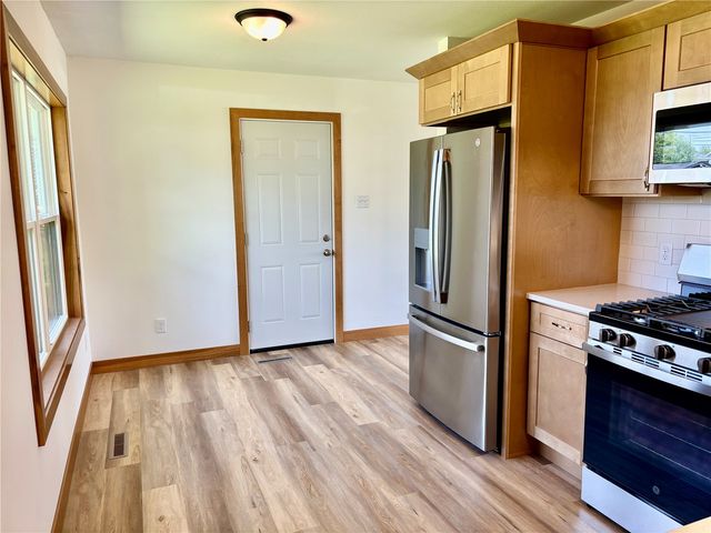 272 Peace Avenue NW, Cedar Rapids, IA 52405