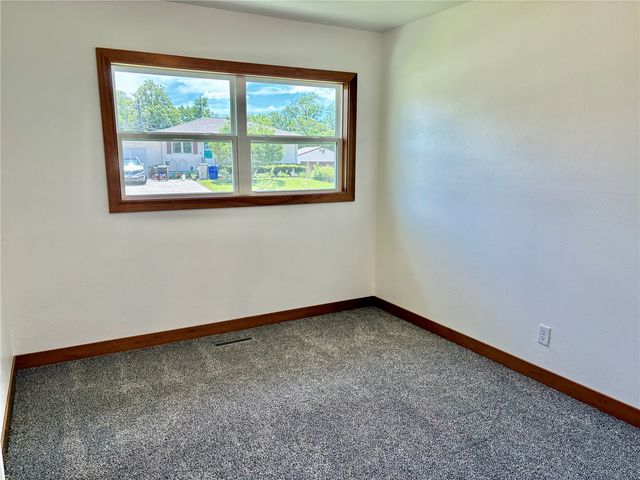 272 Peace Avenue NW, Cedar Rapids, IA 52405