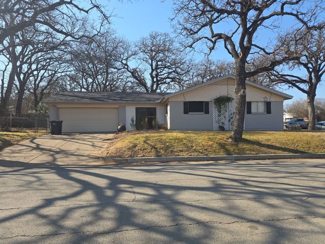 5556 Macarthur Drive, Fort Worth, TX 76112