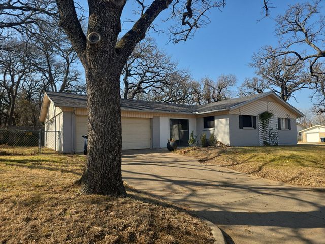 5556 Macarthur Drive, Fort Worth, TX 76112