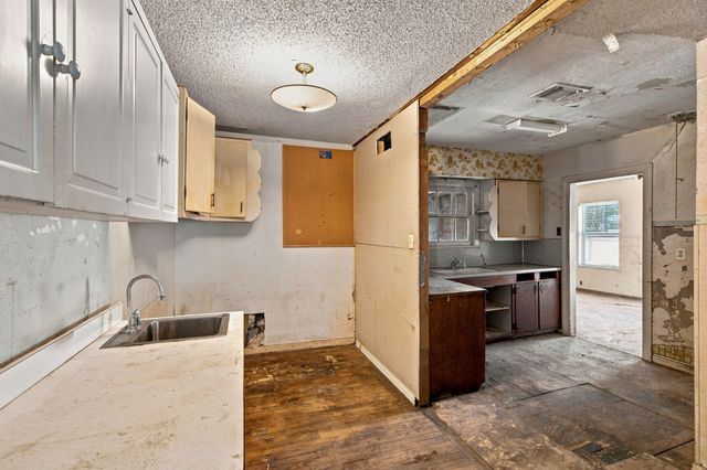 1013 Oak Street, Grand Prairie, TX 75050