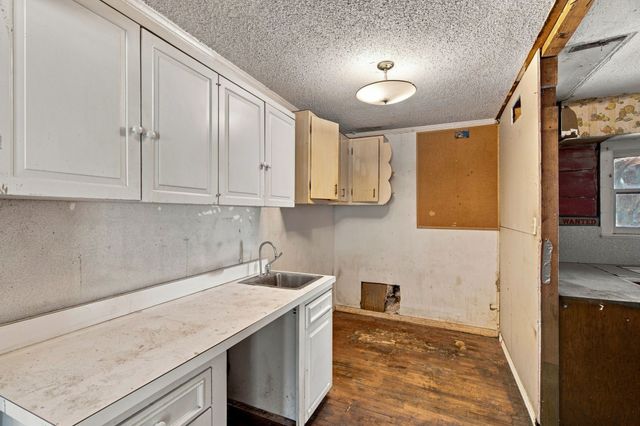 1013 Oak Street, Grand Prairie, TX 75050