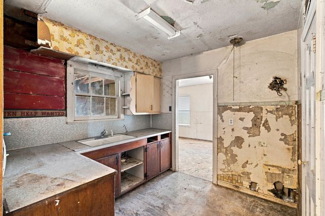 1013 Oak Street, Grand Prairie, TX 75050