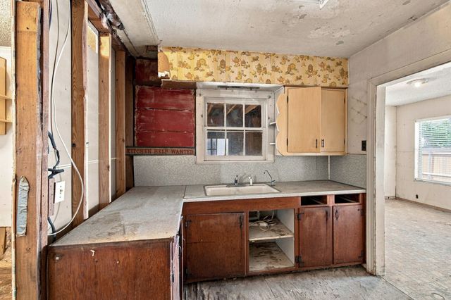 1013 Oak Street, Grand Prairie, TX 75050