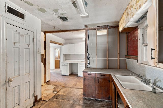 1013 Oak Street, Grand Prairie, TX 75050