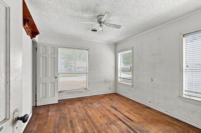 1013 Oak Street, Grand Prairie, TX 75050