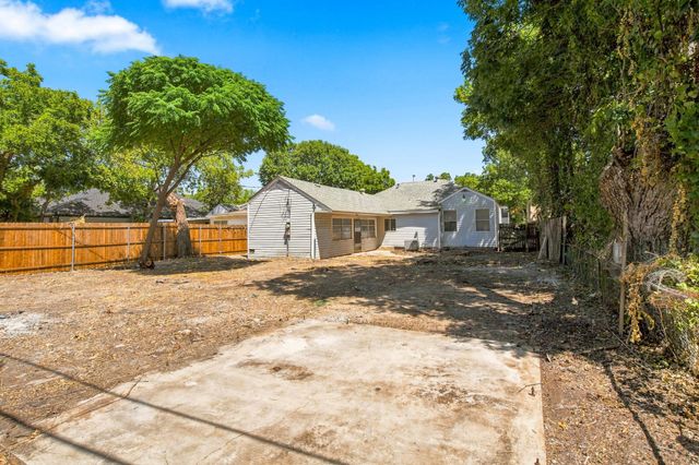 1013 Oak Street, Grand Prairie, TX 75050