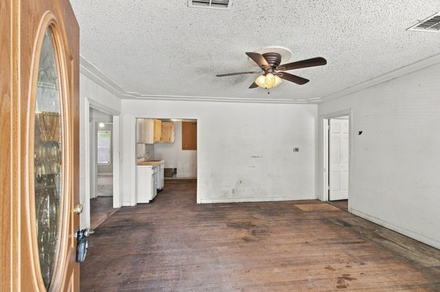 1013 Oak Street, Grand Prairie, TX 75050