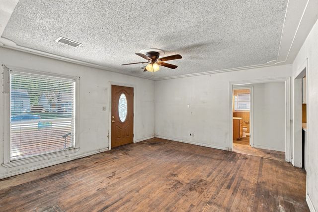 1013 Oak Street, Grand Prairie, TX 75050