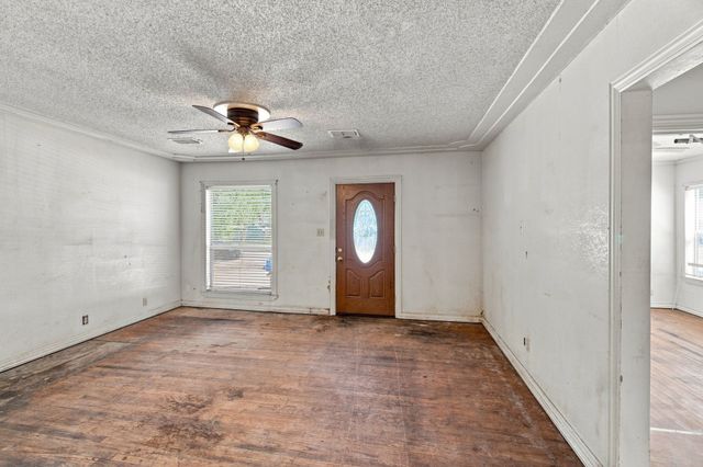 1013 Oak Street, Grand Prairie, TX 75050