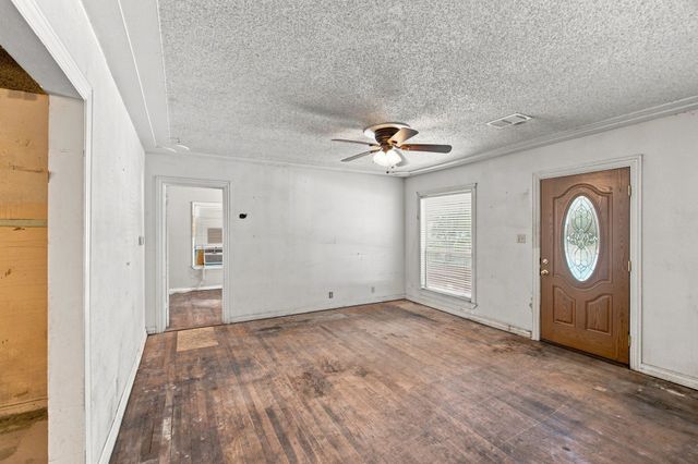 1013 Oak Street, Grand Prairie, TX 75050