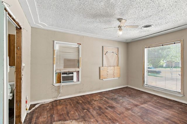 1013 Oak Street, Grand Prairie, TX 75050