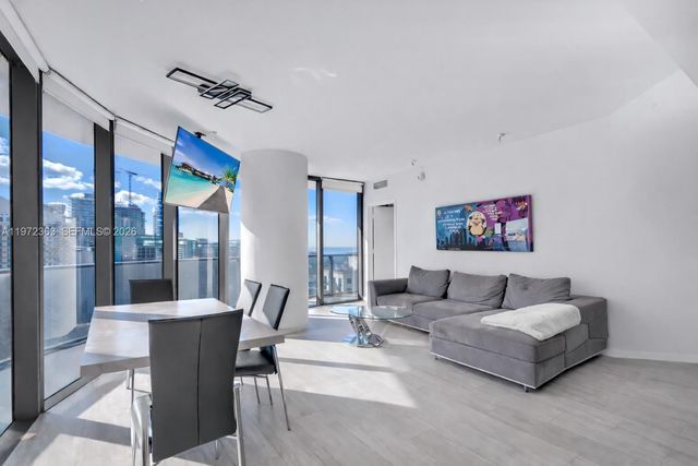 55 SW 9th St 3703, Miami, FL 33130