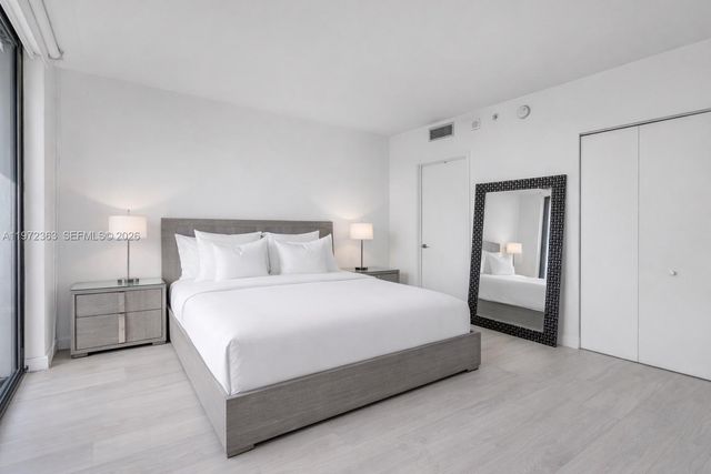 55 SW 9th St 3703, Miami, FL 33130