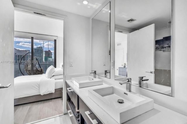 55 SW 9th St 3703, Miami, FL 33130