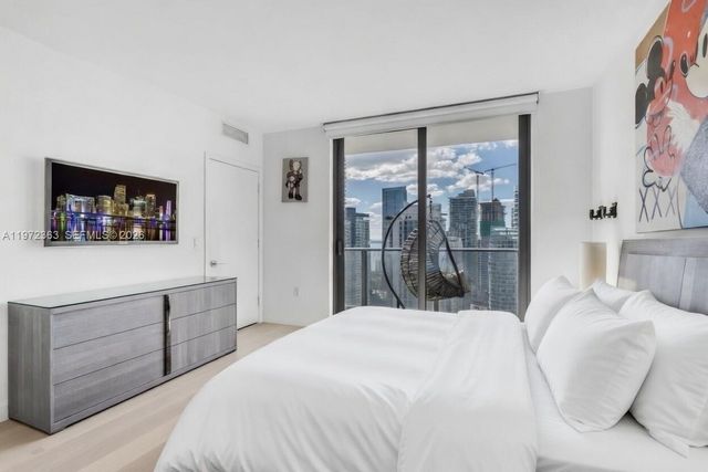 55 SW 9th St 3703, Miami, FL 33130