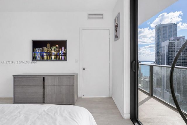 55 SW 9th St 3703, Miami, FL 33130