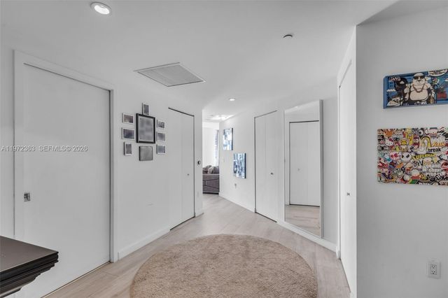 55 SW 9th St 3703, Miami, FL 33130