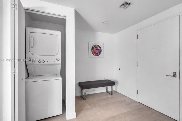 55 SW 9th St 3703, Miami, FL 33130