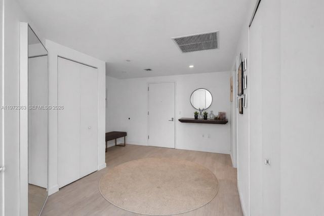 55 SW 9th St 3703, Miami, FL 33130