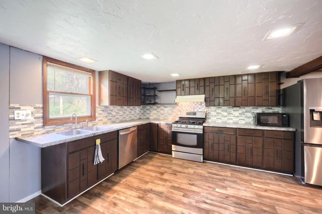 219 BUTTER RD, York, PA 17404