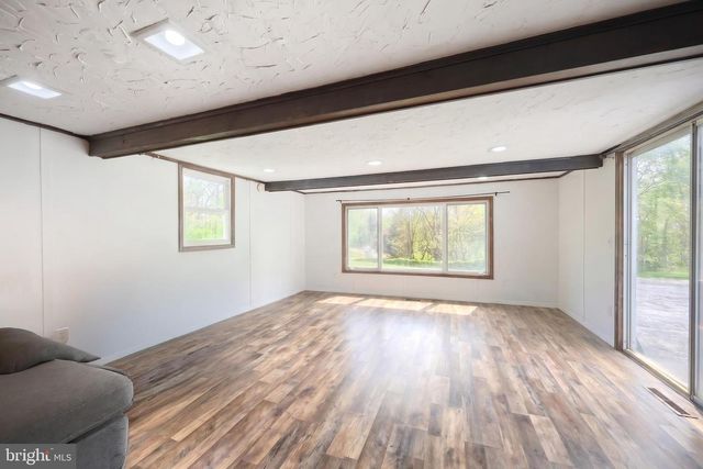 219 BUTTER RD, York, PA 17404