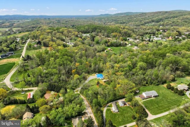 219 BUTTER RD, York, PA 17404