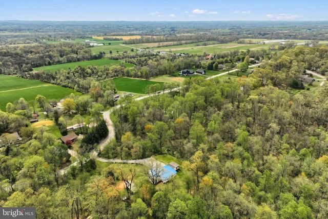 219 BUTTER RD, York, PA 17404