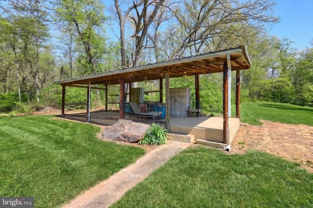 219 BUTTER RD, York, PA 17404