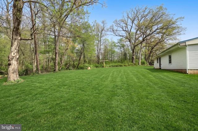 219 BUTTER RD, York, PA 17404