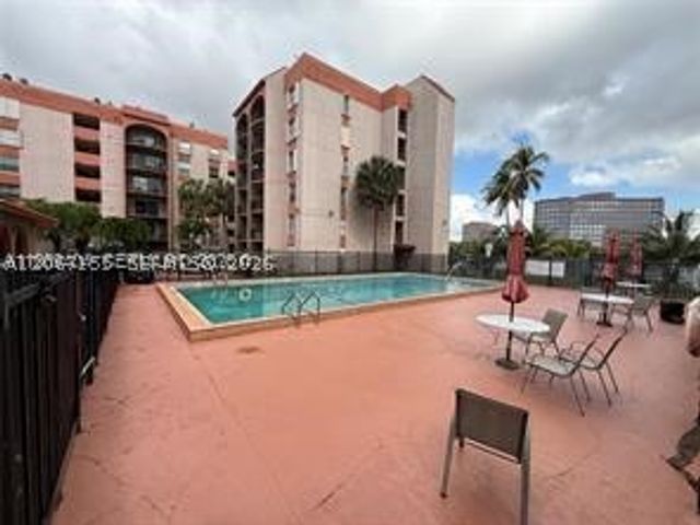 5201 NW 7th St 506, Miami, FL 33126