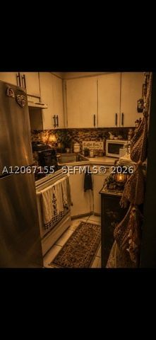 5201 NW 7th St 506, Miami, FL 33126