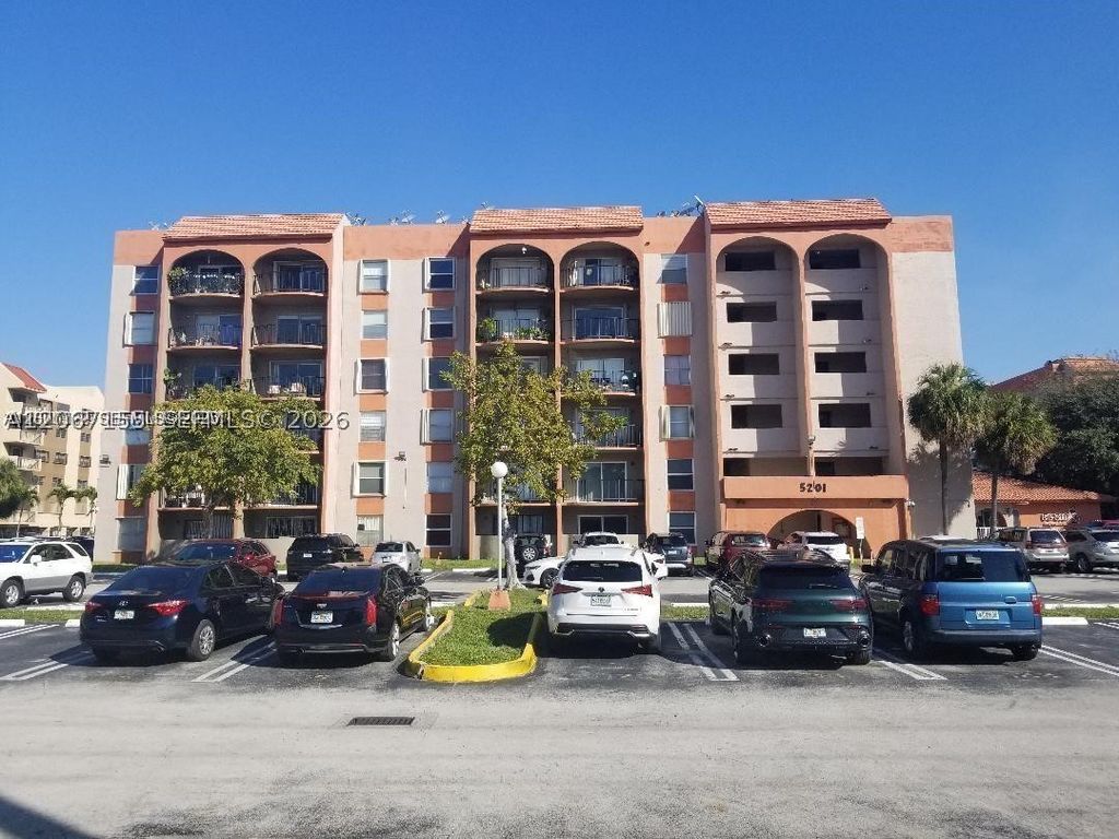 5201 NW 7th St 506, Miami, FL 33126