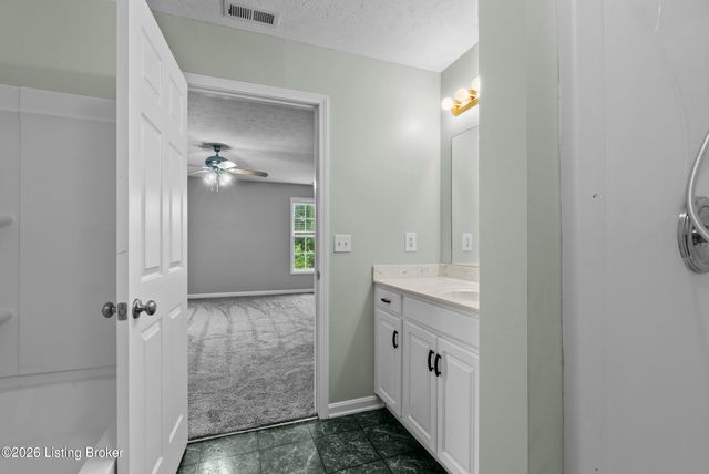 235 Helmwood Cir, Mt Washington, KY 40047