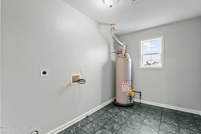 235 Helmwood Cir, Mt Washington, KY 40047