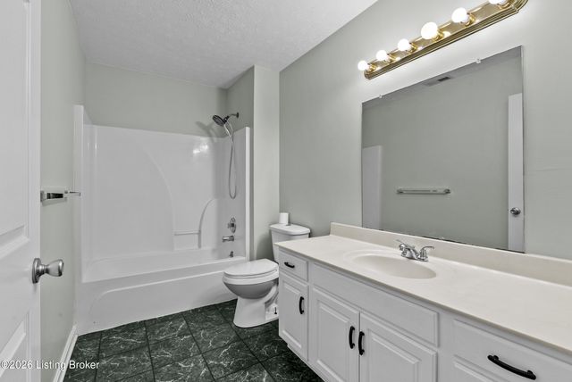 235 Helmwood Cir, Mt Washington, KY 40047