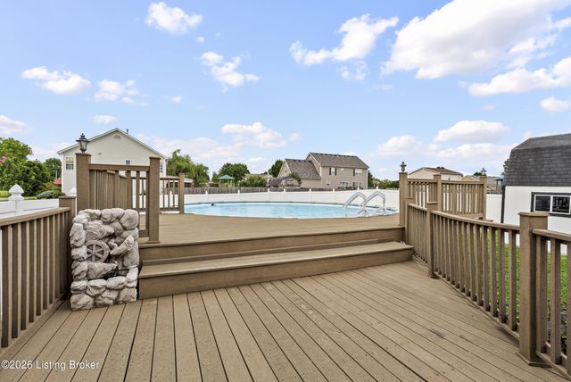 235 Helmwood Cir, Mt Washington, KY 40047