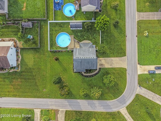 235 Helmwood Cir, Mt Washington, KY 40047
