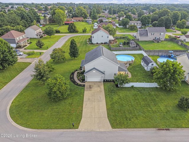 235 Helmwood Cir, Mt Washington, KY 40047