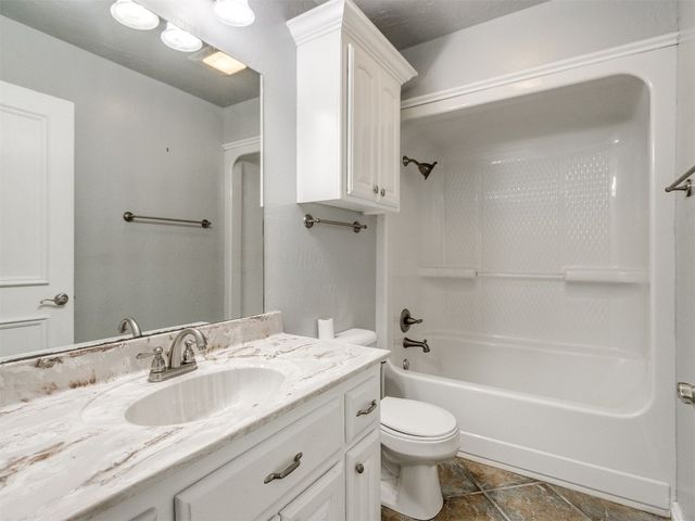 112 Lake Shore Drive, Shawnee, OK 74804
